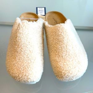 Universal thread slip one size 10 NEVER WORN with tags